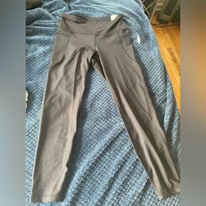 Old Navy Black Powersoft 7/8 leggings L— NWT